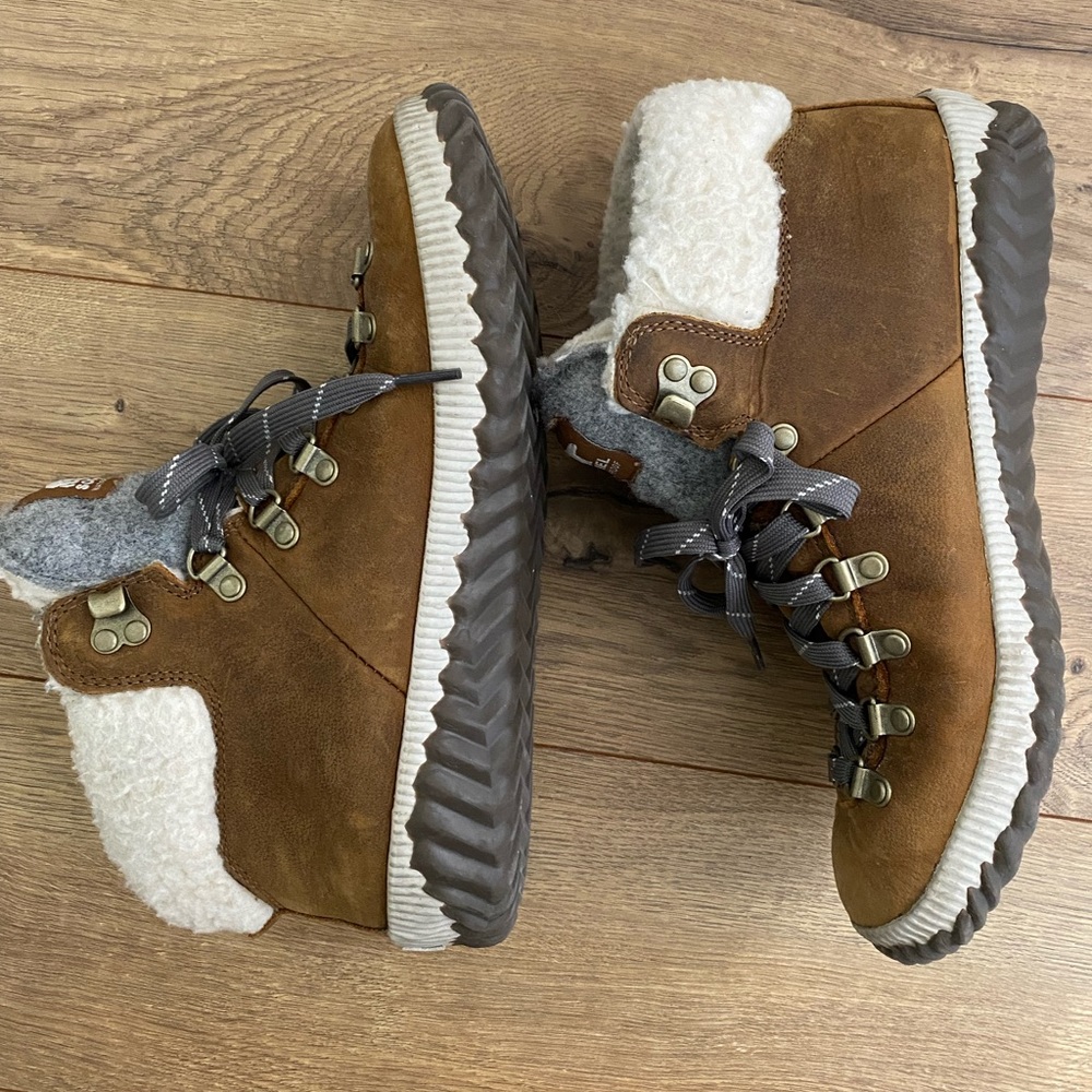 Sorel Out and About boots